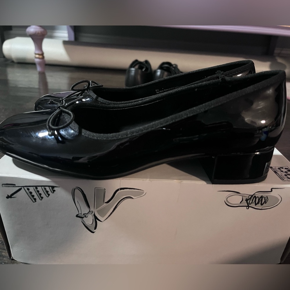SOLD - Patent A New Day pumps!! Size 6.5